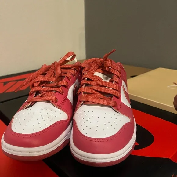 Nike Dunk Low
Archeo Pink (Women's) - Picture 7 of 11